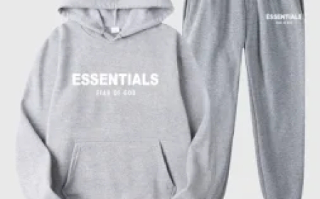 Essentials Hoodie – Clean Look, Maximum Versatility