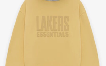 Iconic Essentials Hoodie – Understated Yet Bold