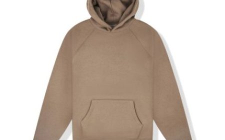 Minimalist Essential Hoodie for a Clean Look