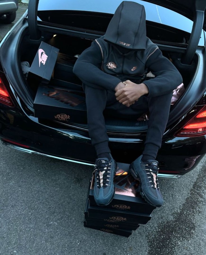 Syna World Tracksuit: The Modern Uniform for the Style-Conscious