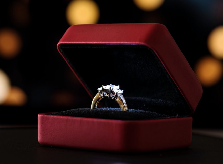 Shine Bright: Moissanite Engagement Rings That Wow Every Time